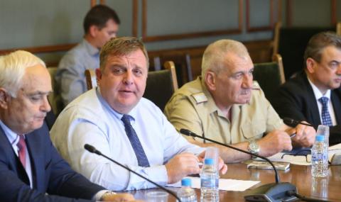 Каракачанов: Няма да режем 20 заплати на военните при пенсиониране - 1