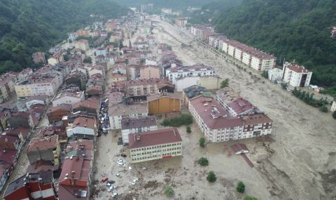 Наводнения и в Западна Турция, петима души са в неизвестност - 1