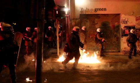 В Гърция отново почетоха с протест застрелян от полицията младеж - 1