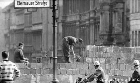 Берлинската стена и молбите към "враговете" - 1