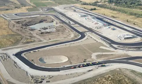 Писта „Лара“ край Самоков вече е с положен асфалт (ВИДЕО) - 1