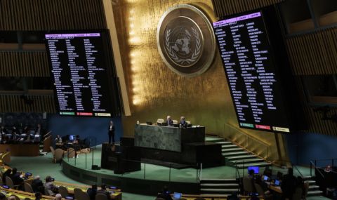 Общото събрание на ООН призовава с резолюция Русия да прекрати военните си действия в Украйна - 1