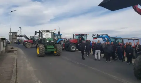 Фермери продължават с протестите, искат оставката на Вътев - 1