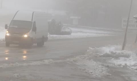 Снегът затвори за движение пътищата  в природен парк „Витоша“ - 1