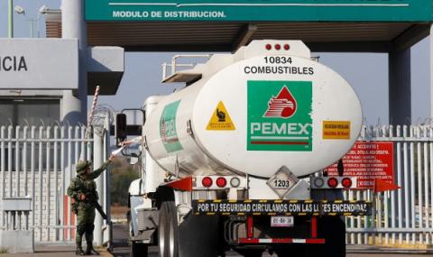 Мексико хвърля войници срещу крадците на горива - 1