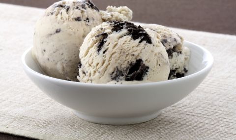 Рецепта на деня: Домашен сладолед с шоколадови бисквити - 1