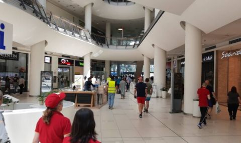 Евакуацията в столичен мол била заради учение  - 1