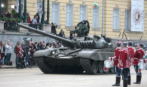 Струпват военна техника в София за парада за 6 май - 1
