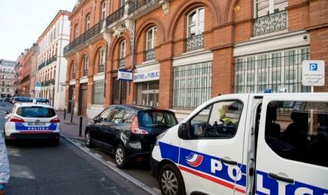 Мъж наръга френски полицай, крещейки „Писна ми от Франция!“ - 1