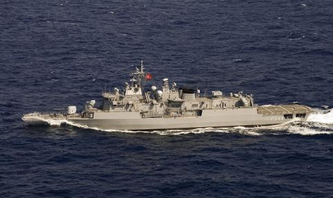 Напрежение! Турски военни кораби са в бойна готовност край бреговете на Анталия - 1