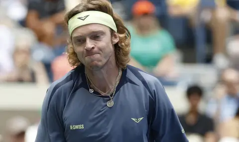 Андрей Рубльов напусна разочарован корта във Виена след драматична загуба и счупена ракета - 1