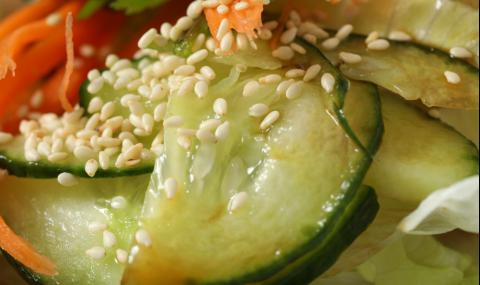 Рецепта за вечеря: Маринована салата с краставици - 1