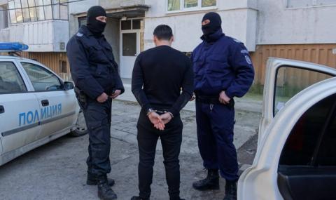 Арестуваха трима, докато пласират наркотици в София - 1