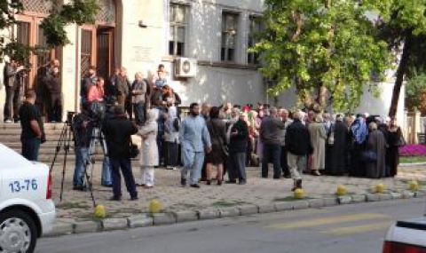 Стотици мюсюлмани се събраха пред съда в Пазарджик - 1