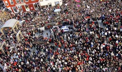 Вижте как исландките протестират за заплати (Видео) - 1