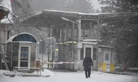 Заради лоши метеорологични условия не се пропускат товарни автомобили през сръбския пункт „Стрезимировци“