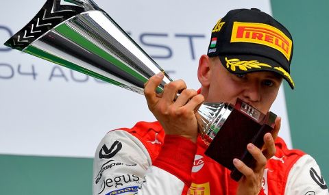 Мик Шумахер стана шампион във Формула 2! - 1