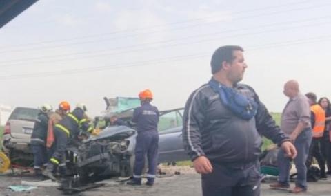 Тежък челен удар на пътя Пловдив-Асеновград, двама загинали - 1