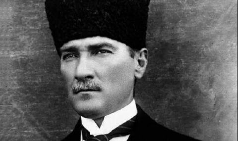 Сирени и две минути мълчание в Турция в памет на Ататюрк - 1