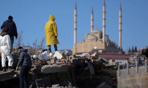 Cвeтoвнaтa бaнĸa: Физичecĸитe щeти oт зeмeтpeceниятa в Typция ca зa $34,2 милиapдa - 1