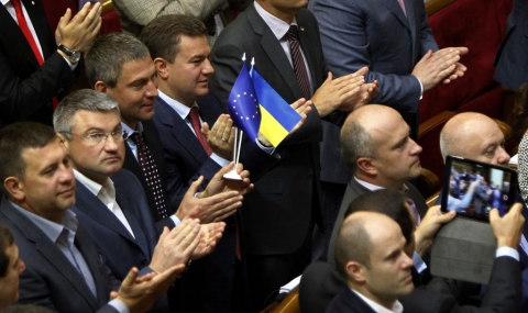 Споразумението за асоцииране на Украйна към ЕС е ратифицирано - 1