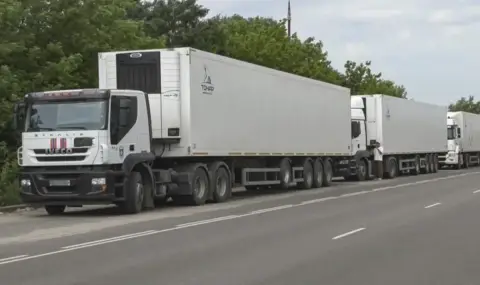 Сръбски превозвачи блокират западната ни граница за 8 дни