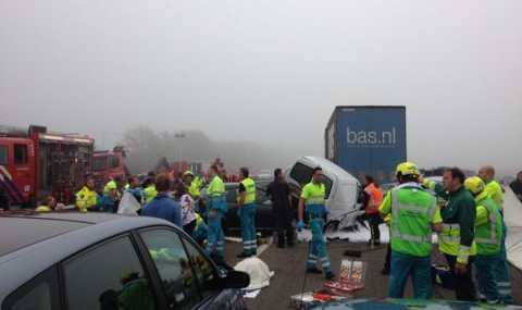 Верижна катастрофа със 150 коли в Холандия - 1