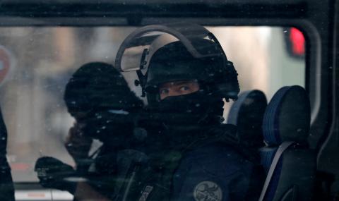 Френската полиция застреля въоръжен мъж - 1