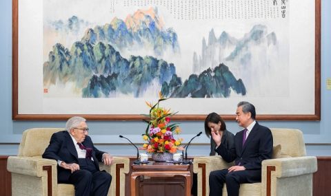 Деликатна визита! Китайският президент Си Дзинпин се срещна с Хенри Кисинджър в Пекин  - 1