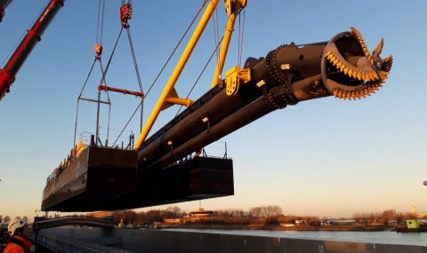 Построиха нова драга за проучване и поддържане на река Дунав - 1