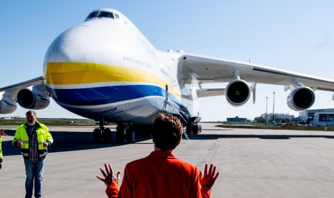 Украйна ще превозва ваксините с най-големия товарен самолет в света - 1