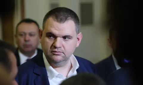 Пеевски: Министър-председателят да докаже, че той е премиерът на правителството. Сняг не се чисти онлайн  - 1