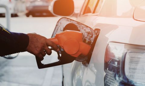 Бензинът при съседите поевтиня и достигна най-ниската цена за литър - 1