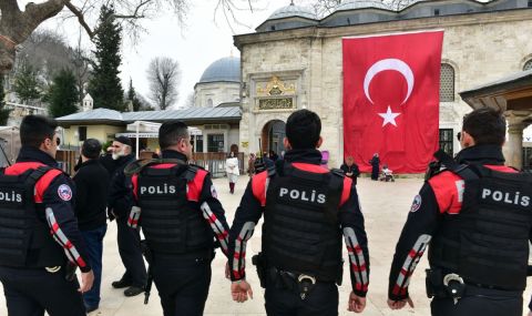 Още двама души са оставени в ареста във връзка с атентата в Истанбул - 1
