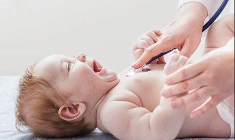 Педиатър направи нещо удивително с плачещо бебе (ВИДЕО) - 1