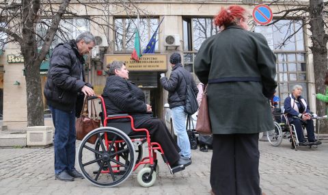 Омбудсманът поиска облекчен режим за ТЕЛК на хората с необратими увреждания - 1