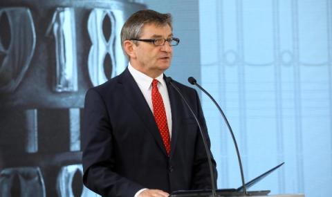 Председателят на полския парламент се оттегли - 1