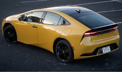 Кошмар на пътя: Защо вратите на новата Toyota Prius решиха да се отварят сами? - 1