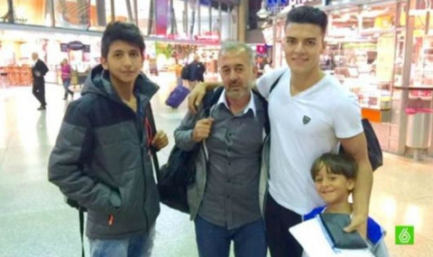 Спънатият бежанец бил футболен треньор, предложиха му работа в Испания - 1