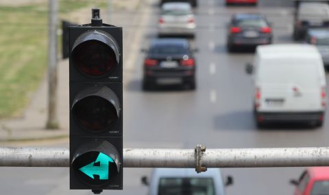 ИПБ: Премахването на мигащия зелен светофар в София е увеличило ПТП-тата с 15% - 1