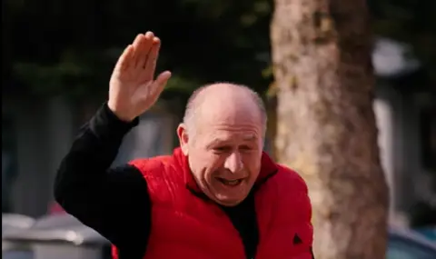 Бай Добри отново сред армейците: Емоционално завръщане в Панчарево (ВИДЕО) - 1