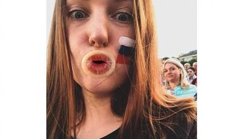 Руски блогър: Жените ни се държат като к***и с чужденците - 1