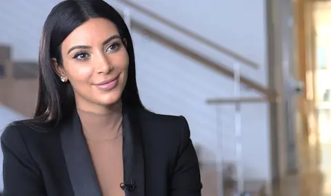 Ким Кардашиян позира на Коледа в рокля от 1986 г. СНИМКА - 1