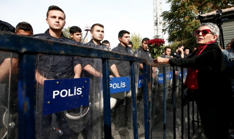 Арестуваха двама, предупредили в Twitter за атентата в Анкара - 1