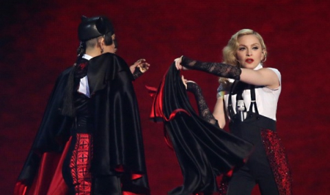 Мадона тъжи за сина си по време на концерт - 1