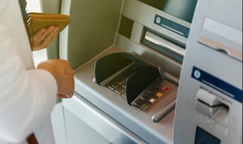 Повреден банкомат раздаде 100 бона в Разград - 1