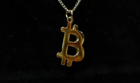 Цената на биткойн падна до 82 000 долара - 1