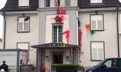 Нападнаха турското консулство в Цюрих - 1