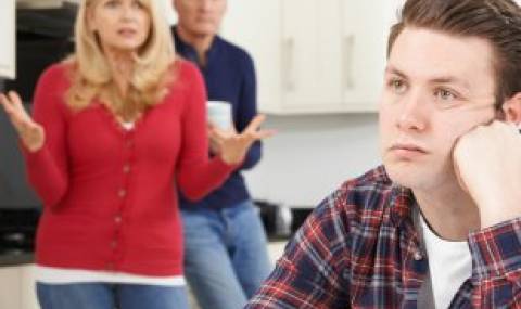 Половината българи до 34 г. живеят с родителите си - 1