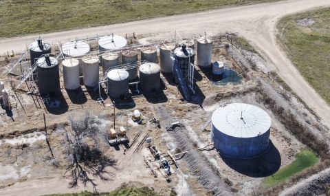 Светът се запасява с петрол - 1